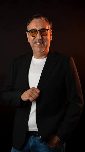 Portrait officiel de Ghazi Ayadi, chanteur, compositeur et oudiste tunisien